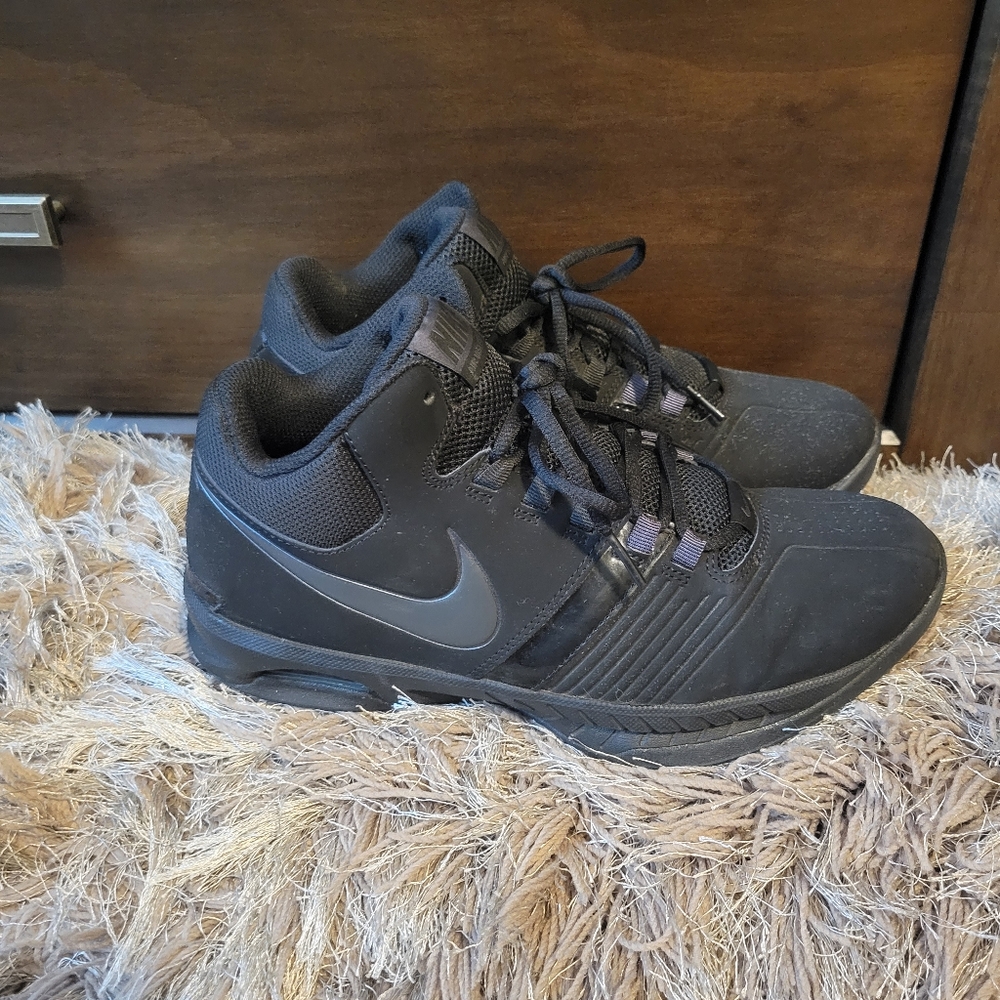 Nike Women's Size 8 Black